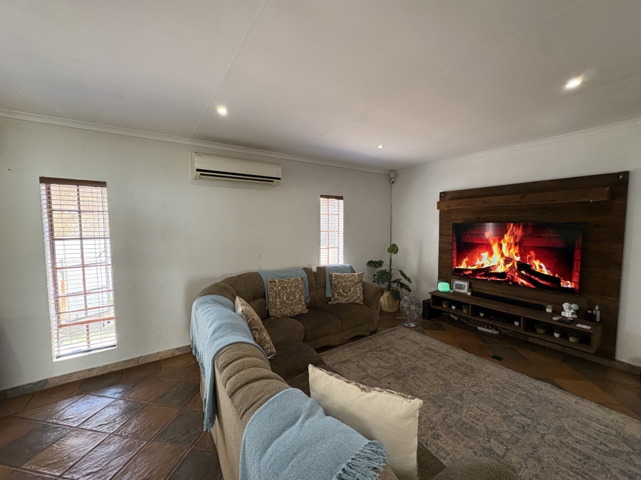 3 Bedroom Property for Sale in Safari Gardens North West